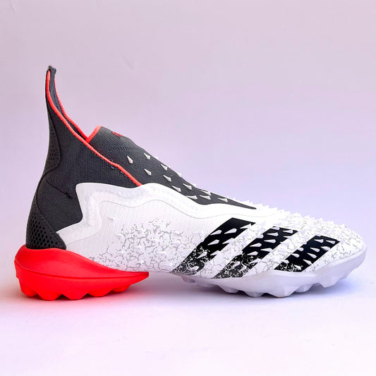 Turf.Adidas Jr. Predator Freak Plus (white red)